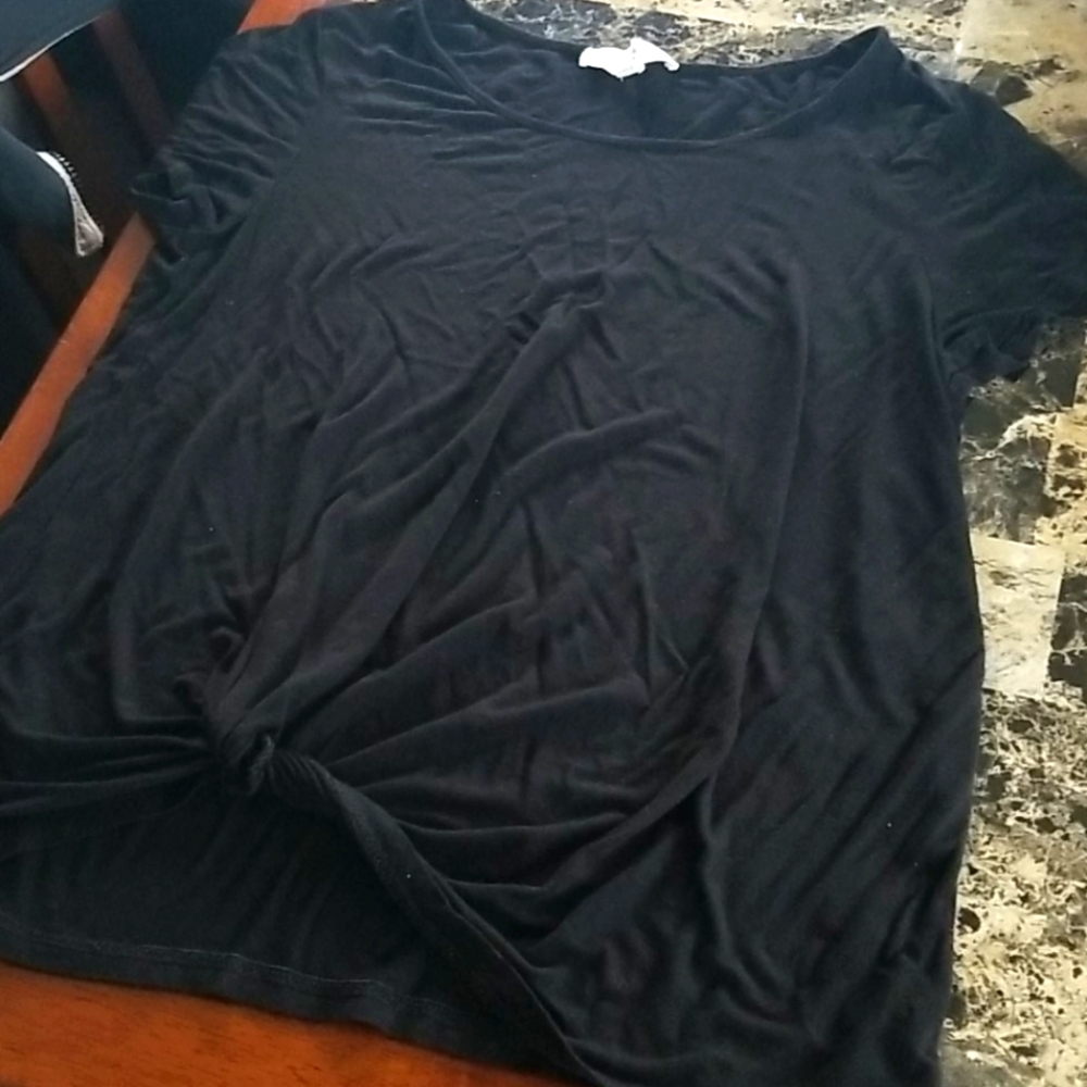 PINQUE SIZE SMALL TSHIRT